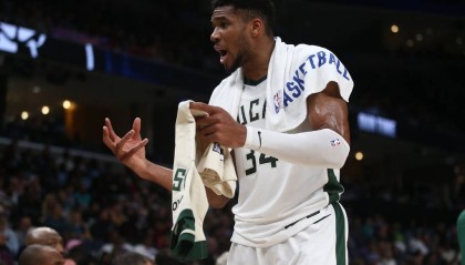 曝尼克斯有意得到字母哥 美媒建议勇士8换1争取扬尼斯