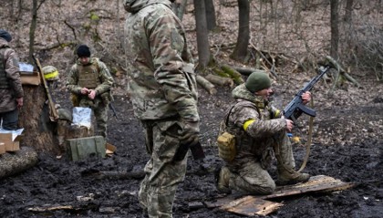 车臣军团参战，朱拉尼援军已到位，以色列以一打三，叙利亚混战愈发激烈