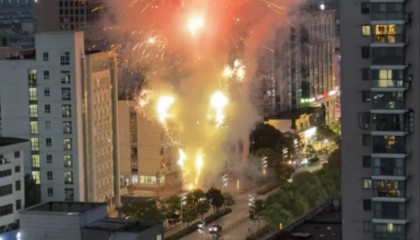 江苏启东教体局回应门口燃放烟花：家长燃放，已安排人员巡视阻止