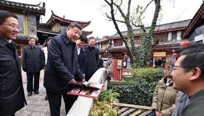 习近平考察丽江古城：文旅产业要走一条持续、健康的发展之路