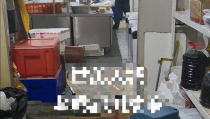 济南一川菜外卖店店员在厨房小便？店方称“系水管冲水店员查看，已报警”，区市监介入