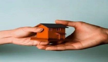 老人要求儿孙辞职照顾被拒，赠与房产要返还吗？