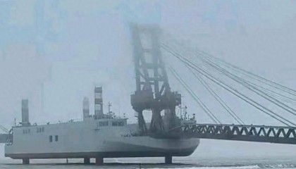 解放军“登岛神器”正式服役,坦克直接开上岸,抢滩登陆如履平地