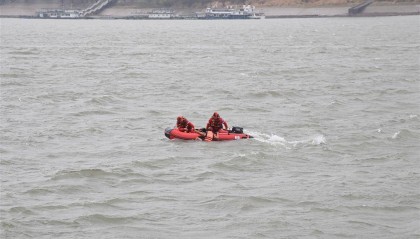 “江城平安号”船艇上,吴天祥、刘威威等被聘为“长江义警”