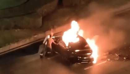 最新!成都SU7碰撞后燃烧司机死亡,小米股价暴跌超8%!客服最新回应