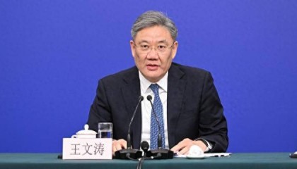 王文涛:大家都注意到了,加征关税一出台,美国三大股市应声下跌