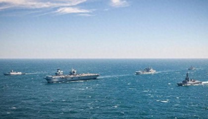 17国军方参演，直指台海！英国为何比美国更急？大批坦克深夜抵台