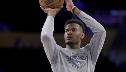 去年新秀二阵中锋 今日面对杨瀚森11投仅1中