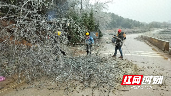 邮储银行宁远县支行心系群众冷暖安危
