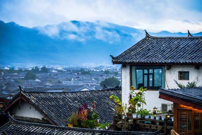 去云南玩报团好还是自由行好？去云南旅游报团和自由行哪个好？