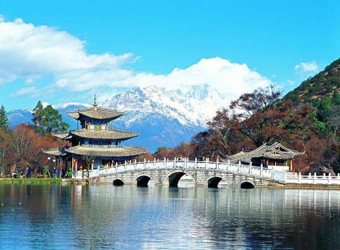 去云南玩报团好还是自由行好？去云南旅游报团和自由行哪个好？