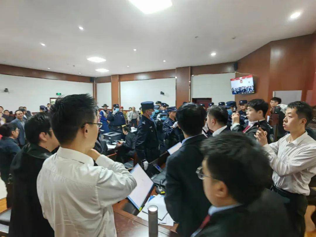 法官微信群实时“遥控”指挥庭审？官方通报！