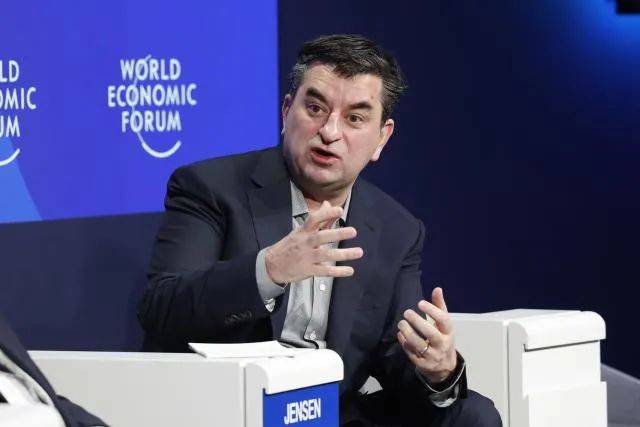 用 AI 投资理财，回报会比基金经理更好吗？