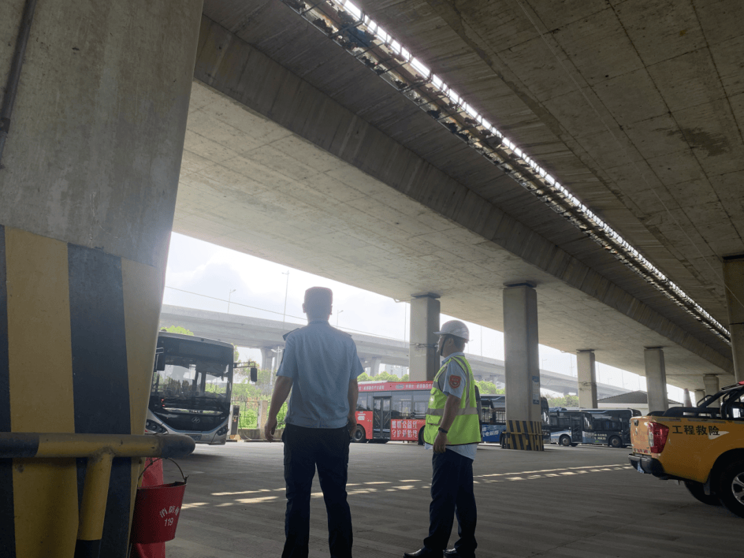 市交通执法支队组织开展高速公路基础设施涉灾风险隐患排查