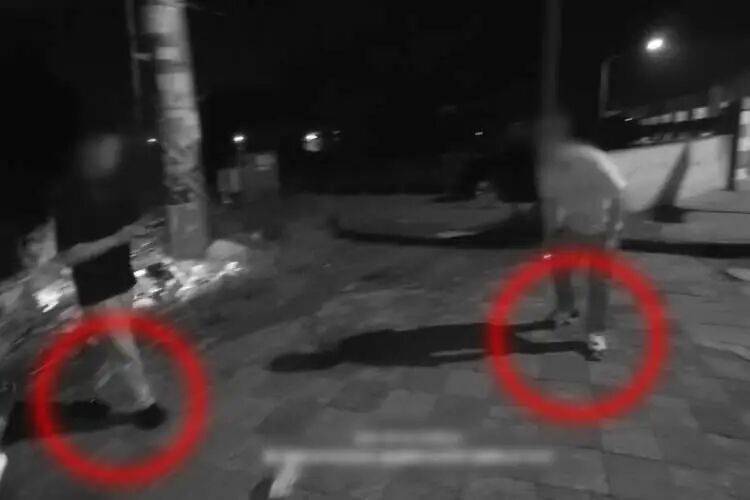 衣服都换了,却忘了换鞋子!上海警方:王某已被采取刑事强制措施
