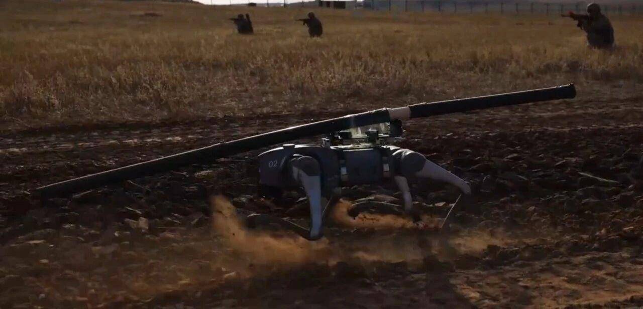 大场面！机器狗、无人机开路，实兵对抗演练画面公布