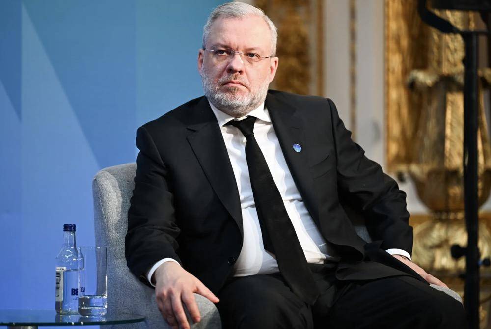 泽连斯基发声！乌司法部长被暂停职务，其亲信卷入腐败案，涉案金额1亿美元